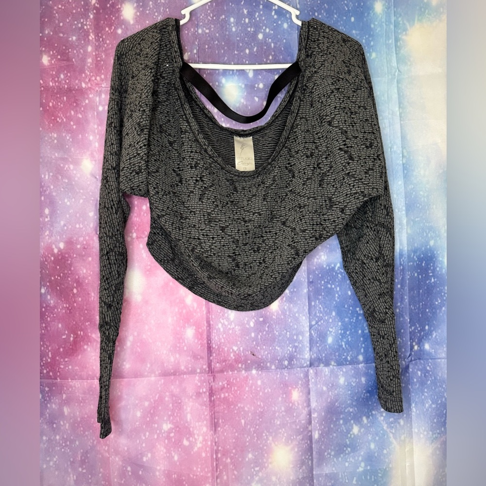 Studio by Capezio cropped shirt 🛍